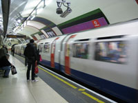 ロンドンの地下鉄【チューブ】本当にチューブのような感じがしませんか？